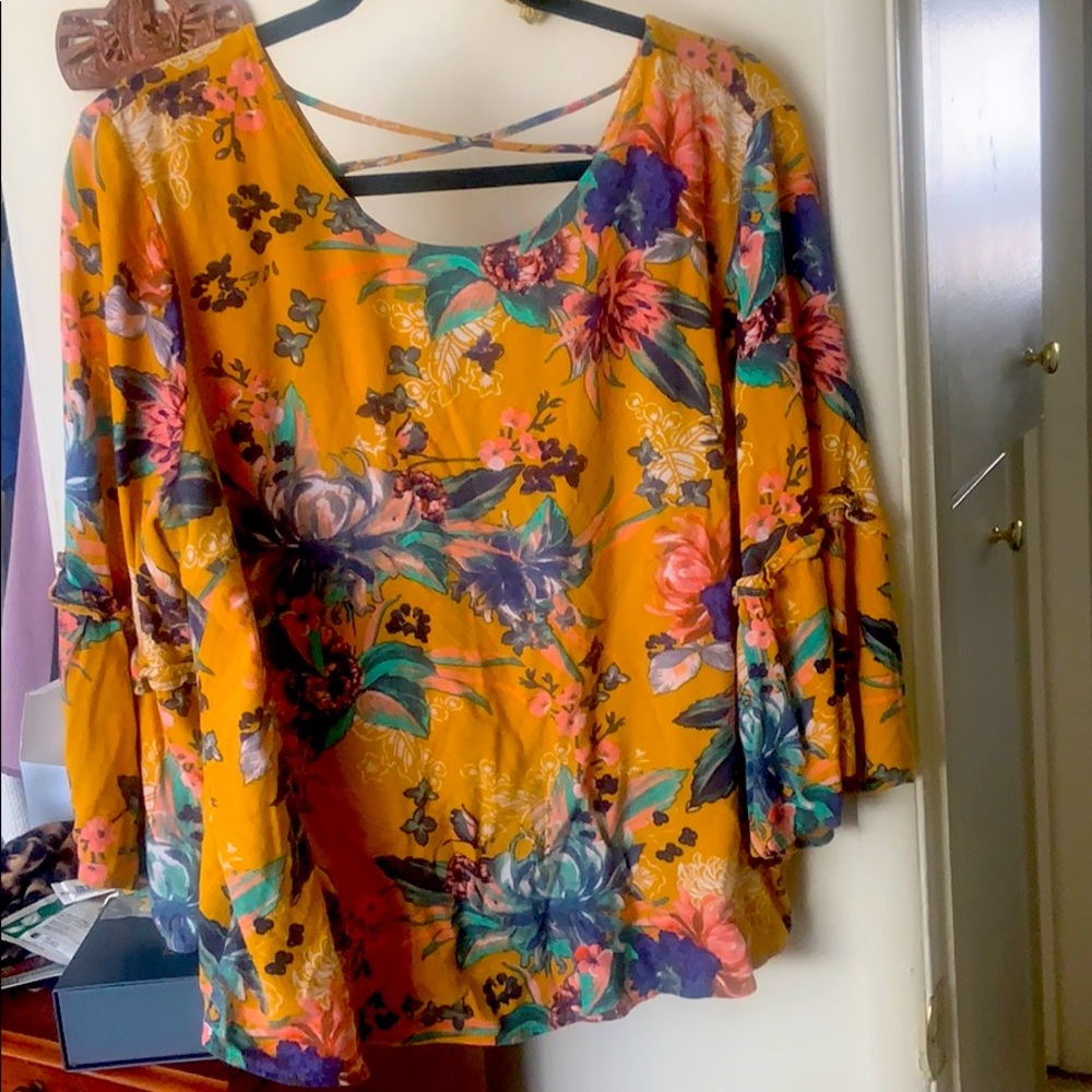 Free flowing top